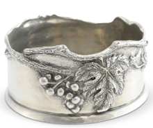 PORTA BOTELLA EN PELTRE CON UVAS